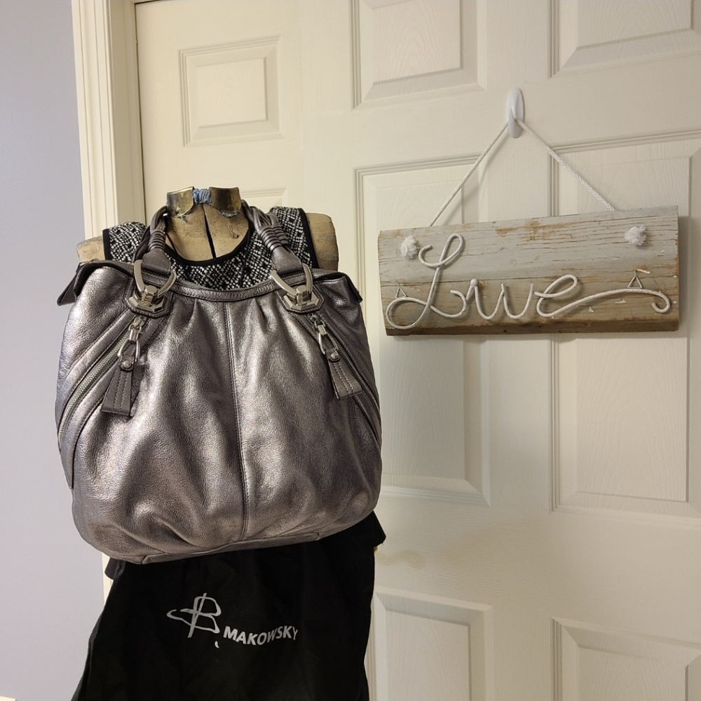 Gorgeous Silver B Makowsky 100% Genuine Leather Handbag Shoulderbag